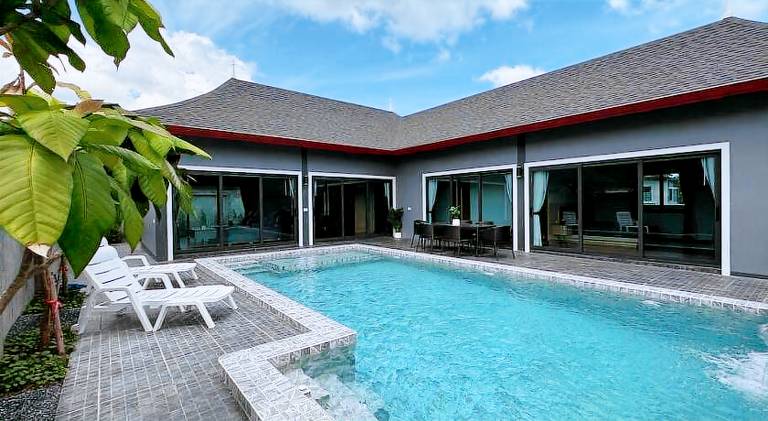 Villa with pool — photo 3