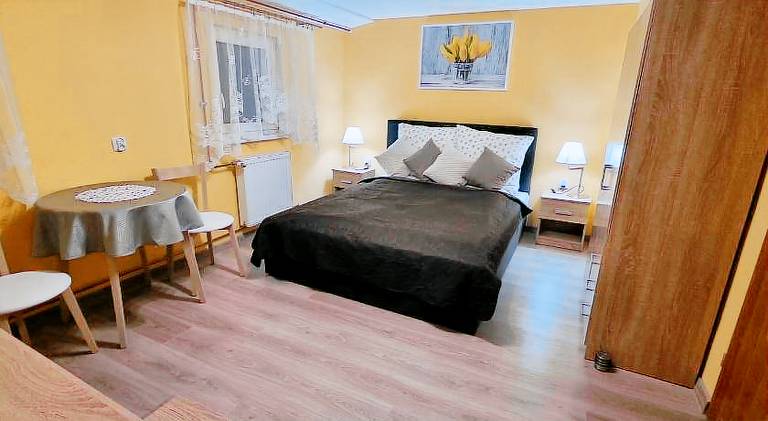 Rental apartment with yard — photo 2