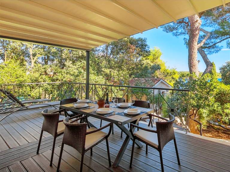 Fully equipped vacation home with private pool, patio & garden | Sea view | Pets allowed — photo 3