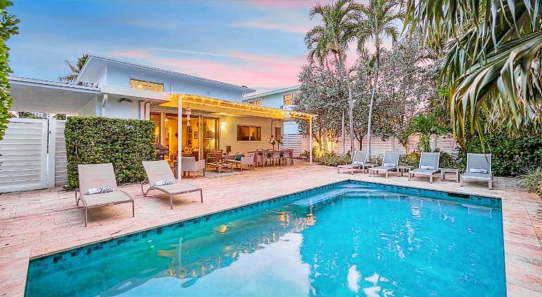 House with pool — photo 5
