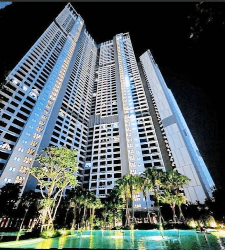 Apartment with garden, pool & patio | Near Petaling Street | Pets allowed — photo 5