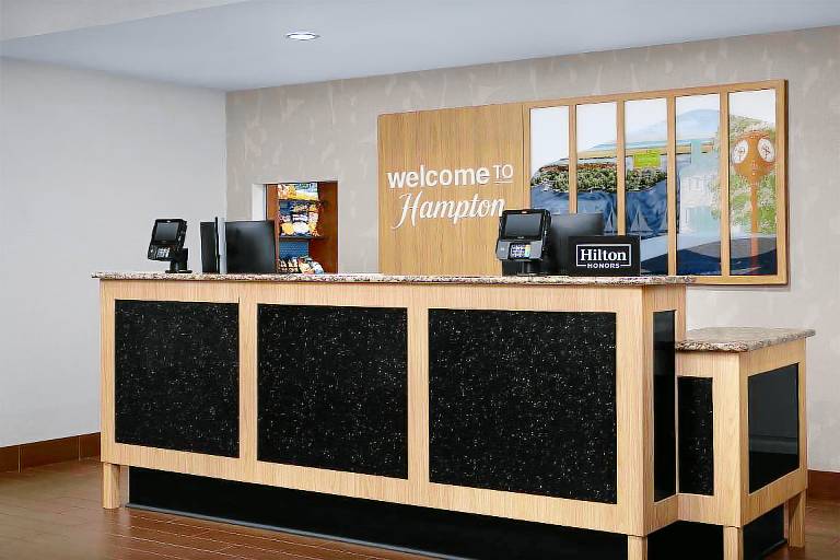 Hampton Inn & Suites Huntersville — photo 4