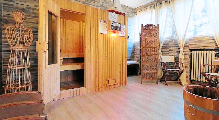 Holiday apartment with jacuzzi — photo 4