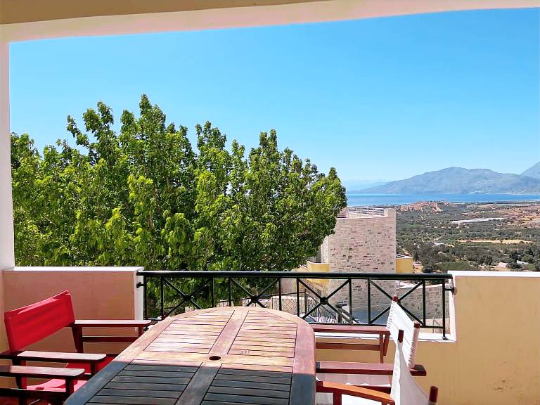Apartment 'Spitiko' with Sea View, Shared Terrace and Wi-Fi in Heraklion