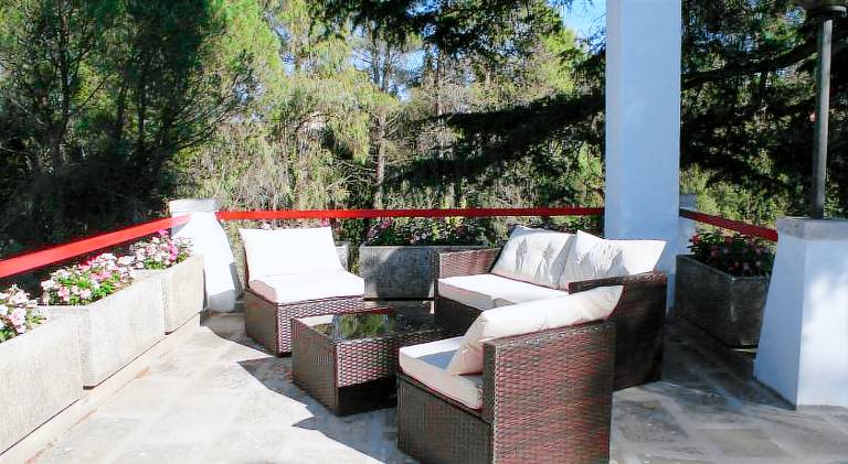 Charming vacation home with jacuzzi & pool | Pet-friendly — photo 2