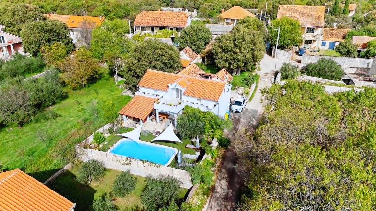 Fully equipped big villa with terrace, garden & private pool | Pet-friendly — photo 2