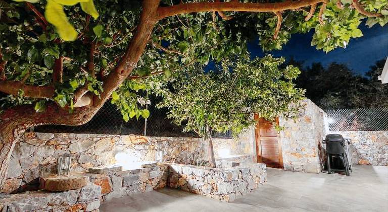 Chrisi Holiday Home - 500 sqm Private Gardens & Nature View - 300m by the sea — photo 3