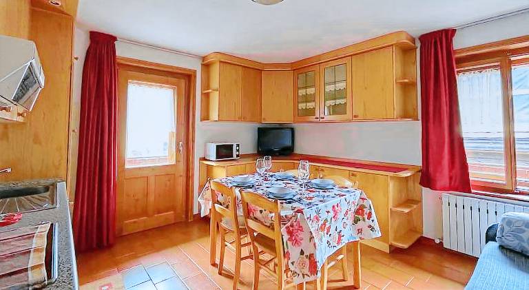 Holiday apartment with 2 rooms for 5 persons — photo 3