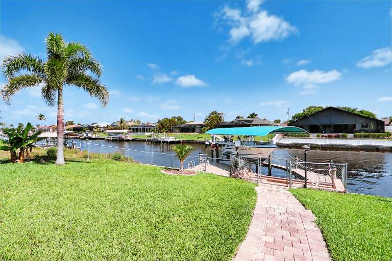 Stunning gorgeously remodeled canal-front pool home in Cape Coral - La Dolce Vita — photo 3