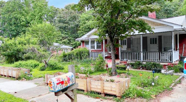 Dog Friendly 1 bd 1 ba near Airport and Marta in College Park, GA