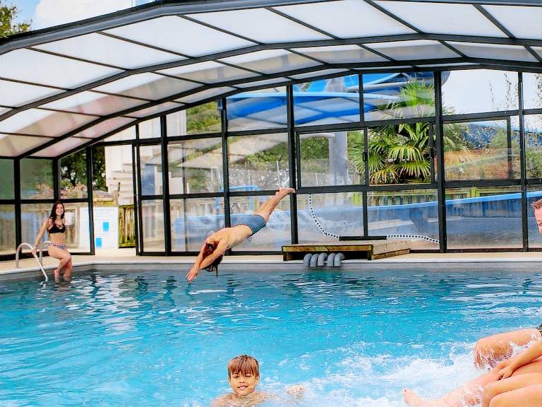Family-oriented mobile home with heated pool & terrace | Pets allowed — photo 2