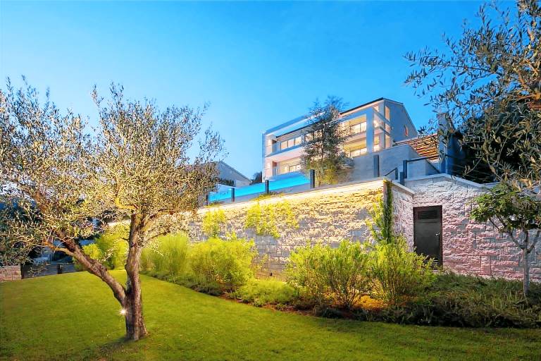 Vila  Drenje