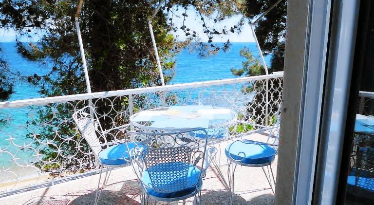 Rental apartment with yard, terrace & barbecue — photo 3