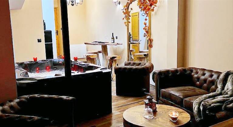 Apartment with hot tub in Rouen