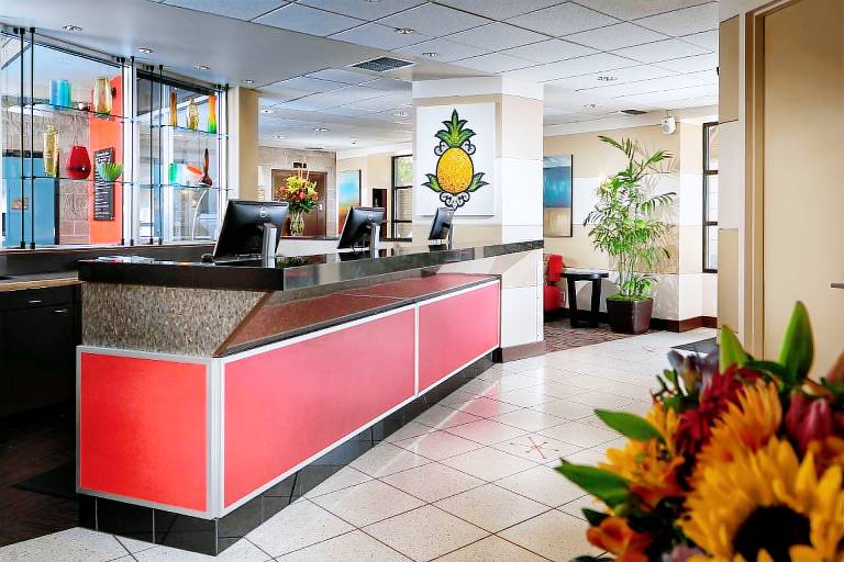 Staypineapple, University Inn, University District Seattle — photo 5