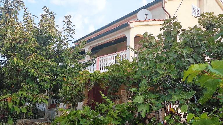 Fully equipped wonderful holiday apartment with terrace, barbeque & yard | Pets are welcome — photo 2
