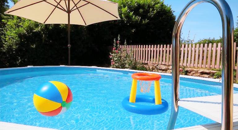 House with yard, grill & private pool — photo 4