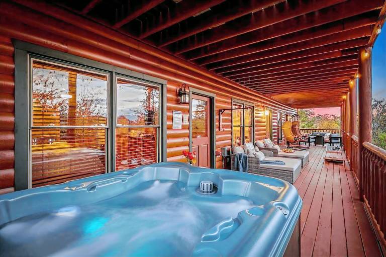 Dancing Bear Lodge – Hear the Dollywood Train & Soak in Unforgettable Smoky Mountain Views — photo 5