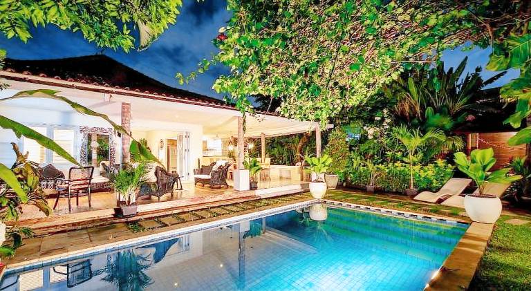 Villa with pool — photo 3