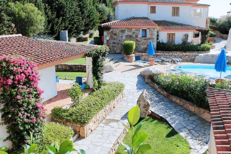 Apartment with yard, pool & terrace | Pets allowed — photo 2