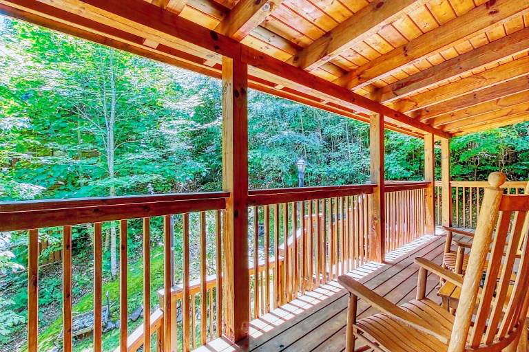 Child-friendly charming cabin with private pool | Pets allowed — photo 3