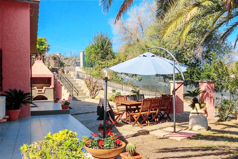 Fully equipped chalet with yard, patio & barbecue | Dogs allowed — photo 5