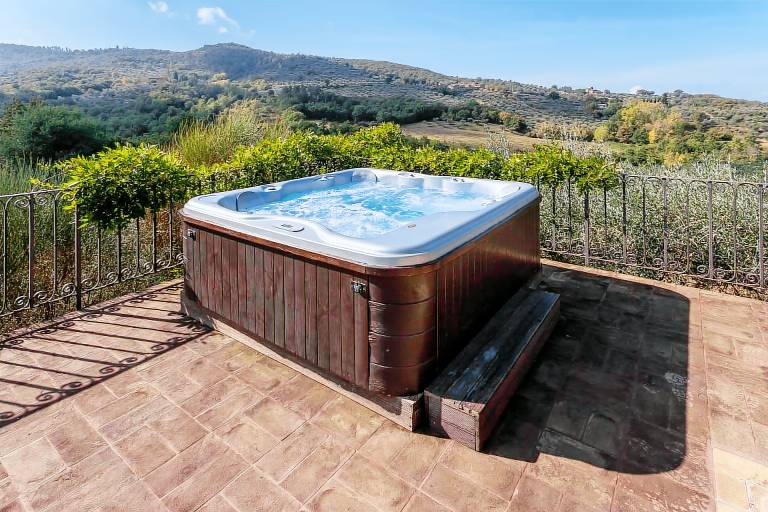 Farm with hot tub, barbeque & yard — photo 3