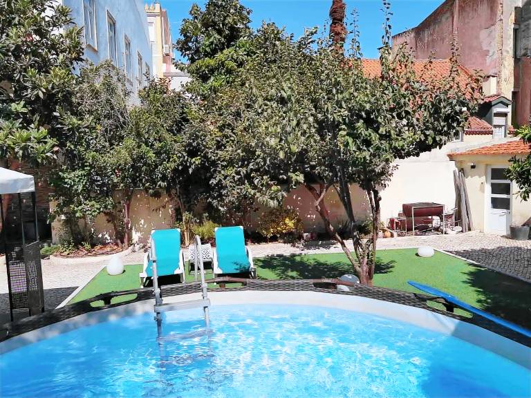 Child-friendly charming rental apartment with yard, pool & grill | Next to São Jorge Castle