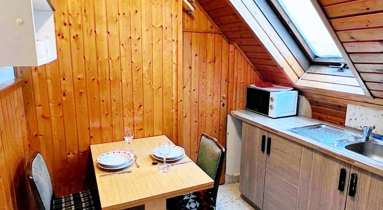 Rental apartment with terrace & yard — photo 5
