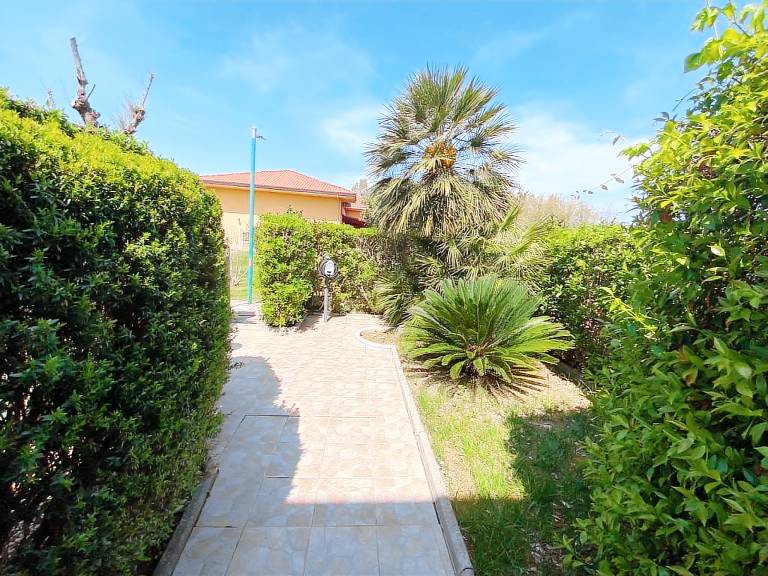 Villa with private pool & garden — photo 5