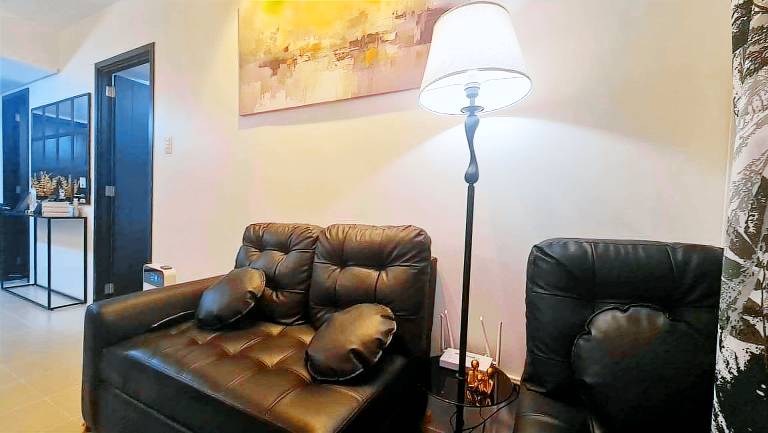 Apartment with pool & yard | City view — photo 3