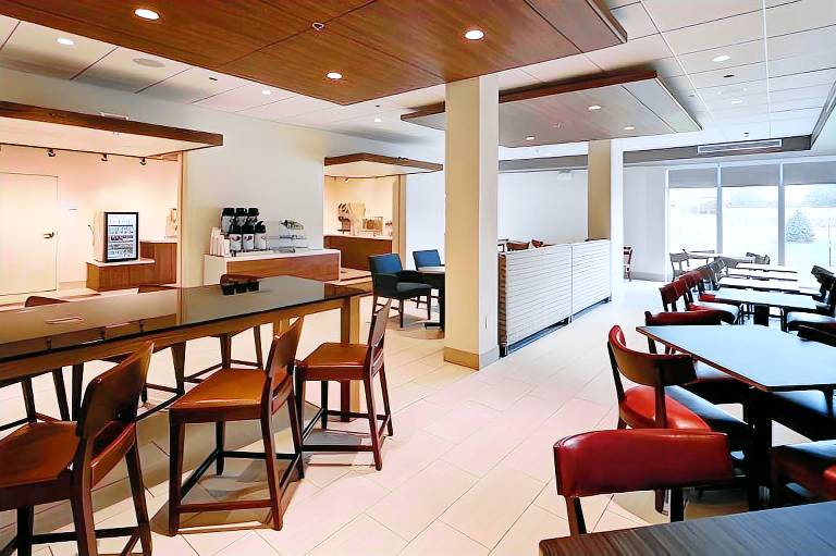 Holiday Inn Express & Suites Manhattan By IHG — photo 3