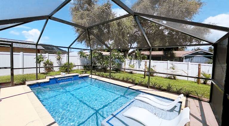 Vacation home with pool | Pet-friendly in Bradenton, FL
