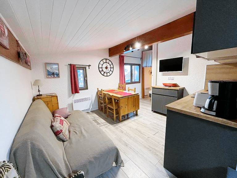 Cozy Studio for 4 with Ski-In/Ski-Out Access, in Heart of L'Alpe d'Huez — photo 4