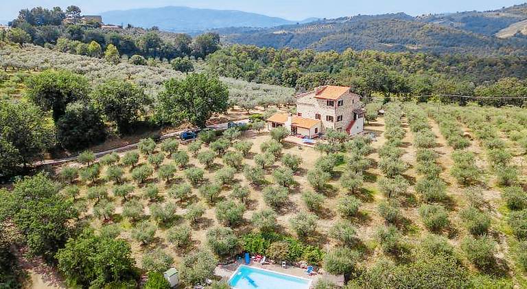 Farm with pool, yard & barbeque | Pet-friendly in Gualdo Cattaneo