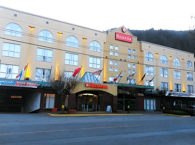 Harrison Lake Hotel in Harrison Hot Springs, BC