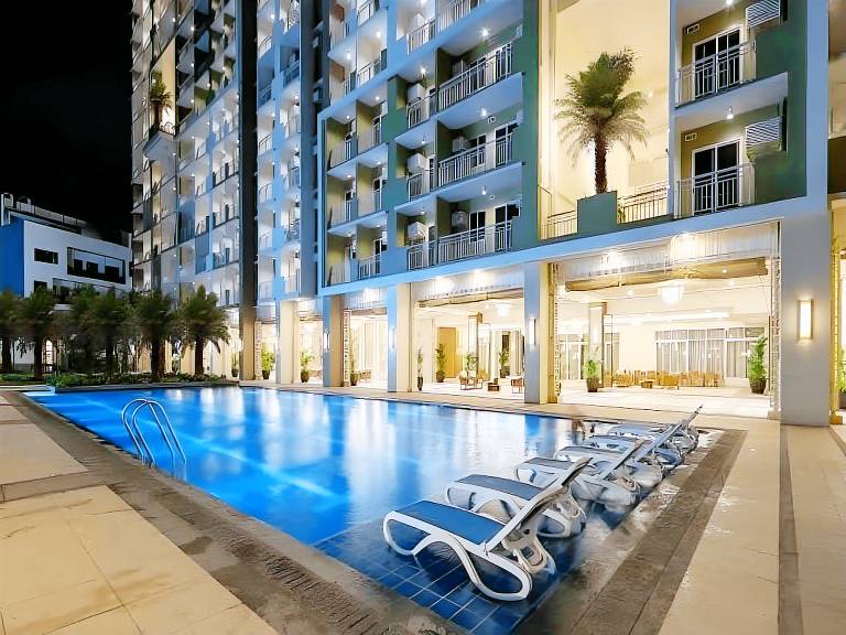 Apartment with pool — photo 3
