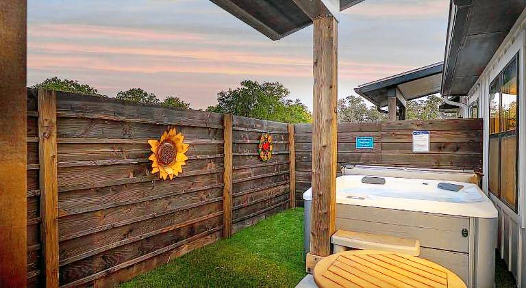 Vacation home with jacuzzi — photo 5