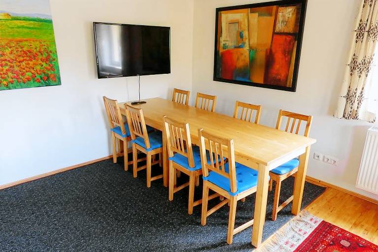 Spacious 4-room apartment with an open kitchen — photo 3