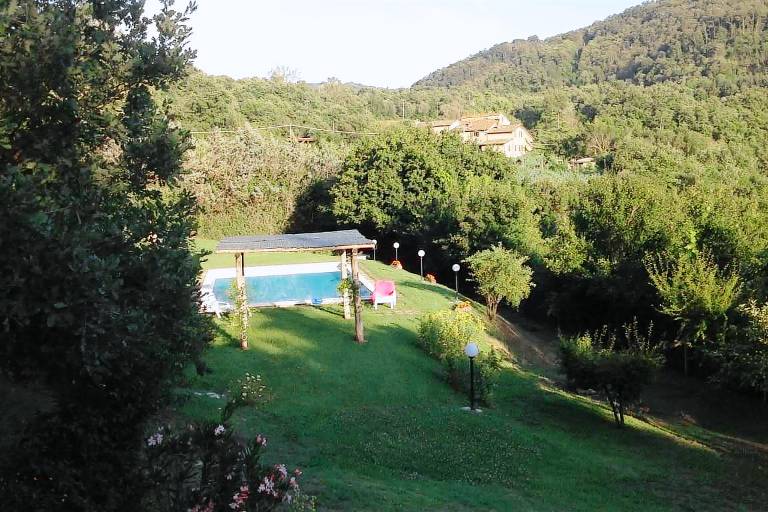 Villa with yard & barbeque — photo 5