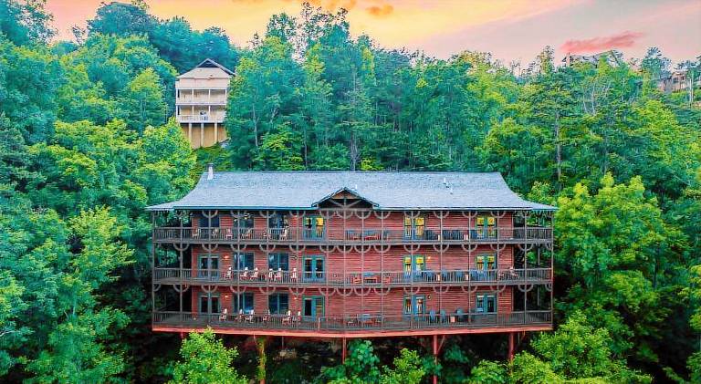 Hickory Ridge by AvantStay Sleeps 20 Incredible Private Elevated Cabin in Gatlinburg, TN