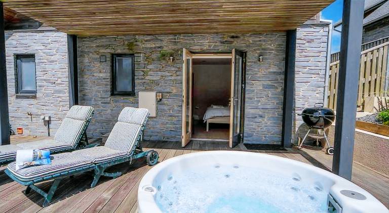 Vacation home with pool & jacuzzi — photo 4
