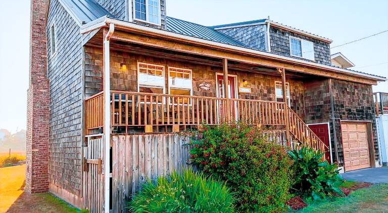 House with hot tub | Beach nearby | Pets allowed in Tillamook, OR