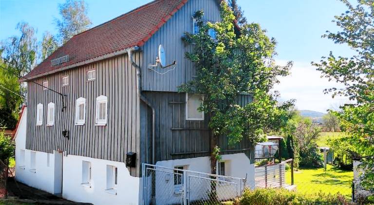 Rental apartment with barbecue & yard — photo 4