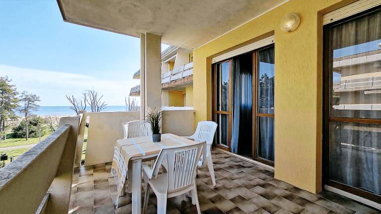 Apartment with 2 rooms for 6 persons — photo 3