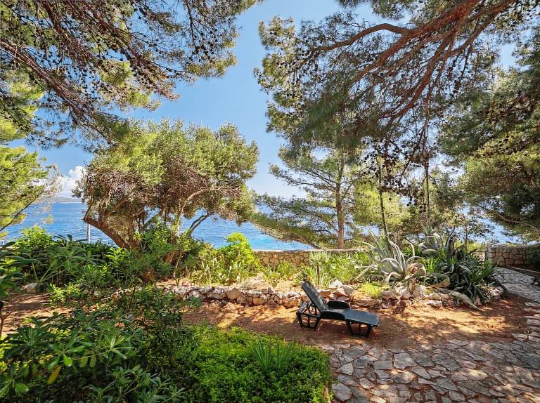 Fully equipped beautiful vacation home with grill, terrace & garden | Sea view | Pet-friendly in Jelsa