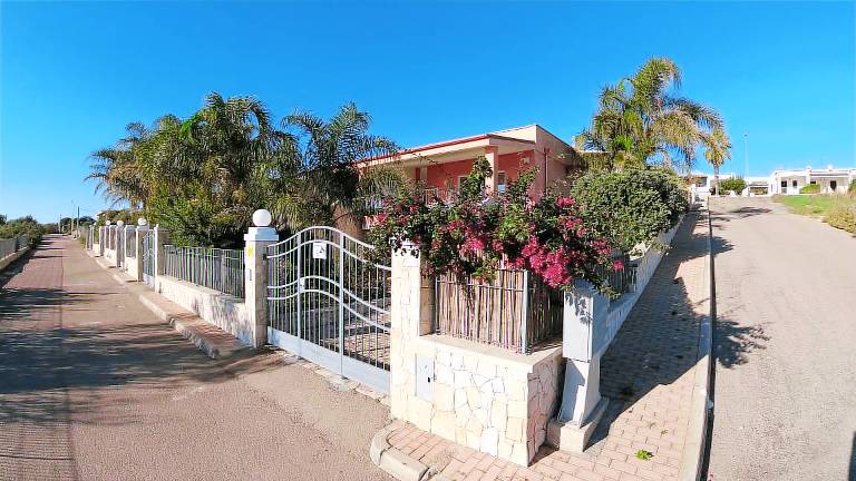 Villa with garden & patio | Sea view — photo 5