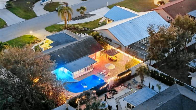 Family-oriented big house with BBQ & private pool | Pets allowed — photo 3