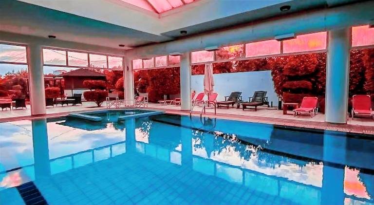 Apartment with pool — photo 3
