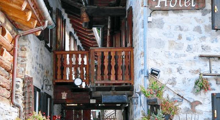 Hotel Petit Dahu - Chambres et Restaurant — photo 4